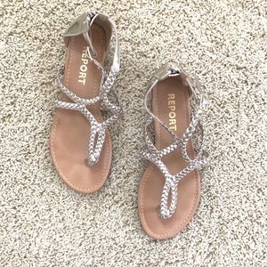 Girls Report Strapped golden sandals!